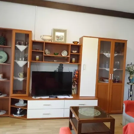 Appartement Schoene Im Erdgeschoss, Geeignet Fuer Es Schoene Terrasse Und Grossen Geraeumigen Garten Mit Grill Malinska