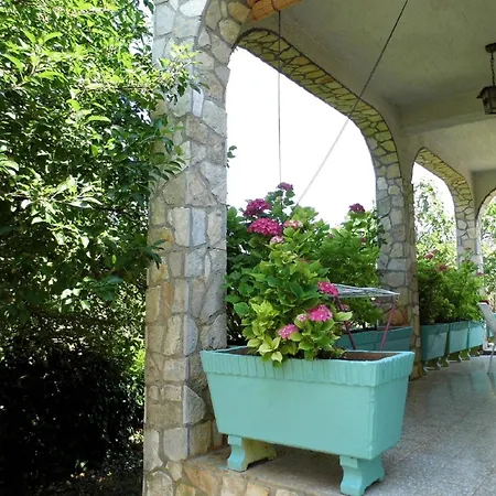 Schoene Im Erdgeschoss, Geeignet Fuer Es Schoene Terrasse Und Grossen Geraeumigen Garten Mit Grill Apartment Malinska