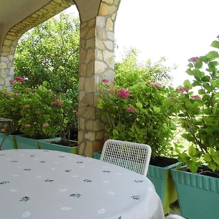 Schoene Im Erdgeschoss, Geeignet Fuer Es Schoene Terrasse Und Grossen Geraeumigen Garten Mit Grill *