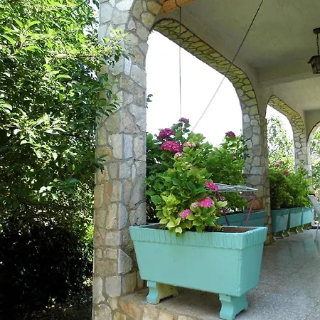 Schoene Im Erdgeschoss, Geeignet Fuer Es Schoene Terrasse Und Grossen Geraeumigen Garten Mit Grill شقة مالينسكا