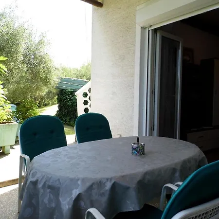 شقة Schoene Im Erdgeschoss, Geeignet Fuer Es Schoene Terrasse Und Grossen Geraeumigen Garten Mit Grill *